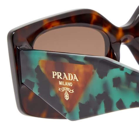 prada brille grün|Jadegrüne Gläser Runway Sonnenbrille .